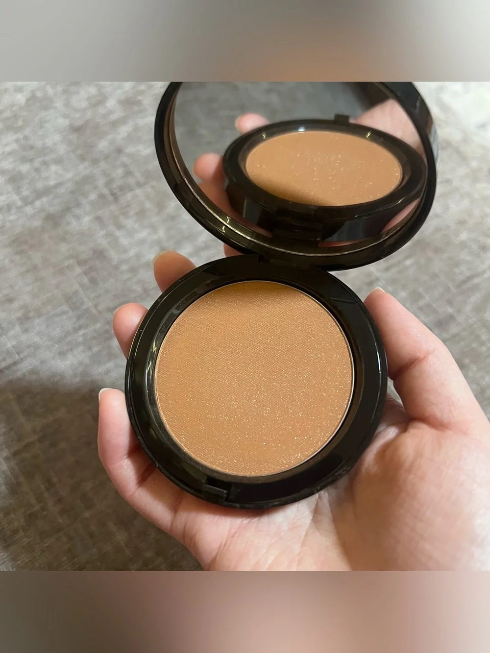 Bobbi Brown Illuminating Bronzing Powder bali brown